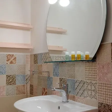 La Valigia Sul Letto 3*